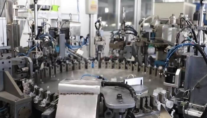 Auto assembly machine-Lompak